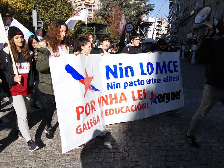 17-11-16 ManiFolgaEstudantilOurense02.jpeg